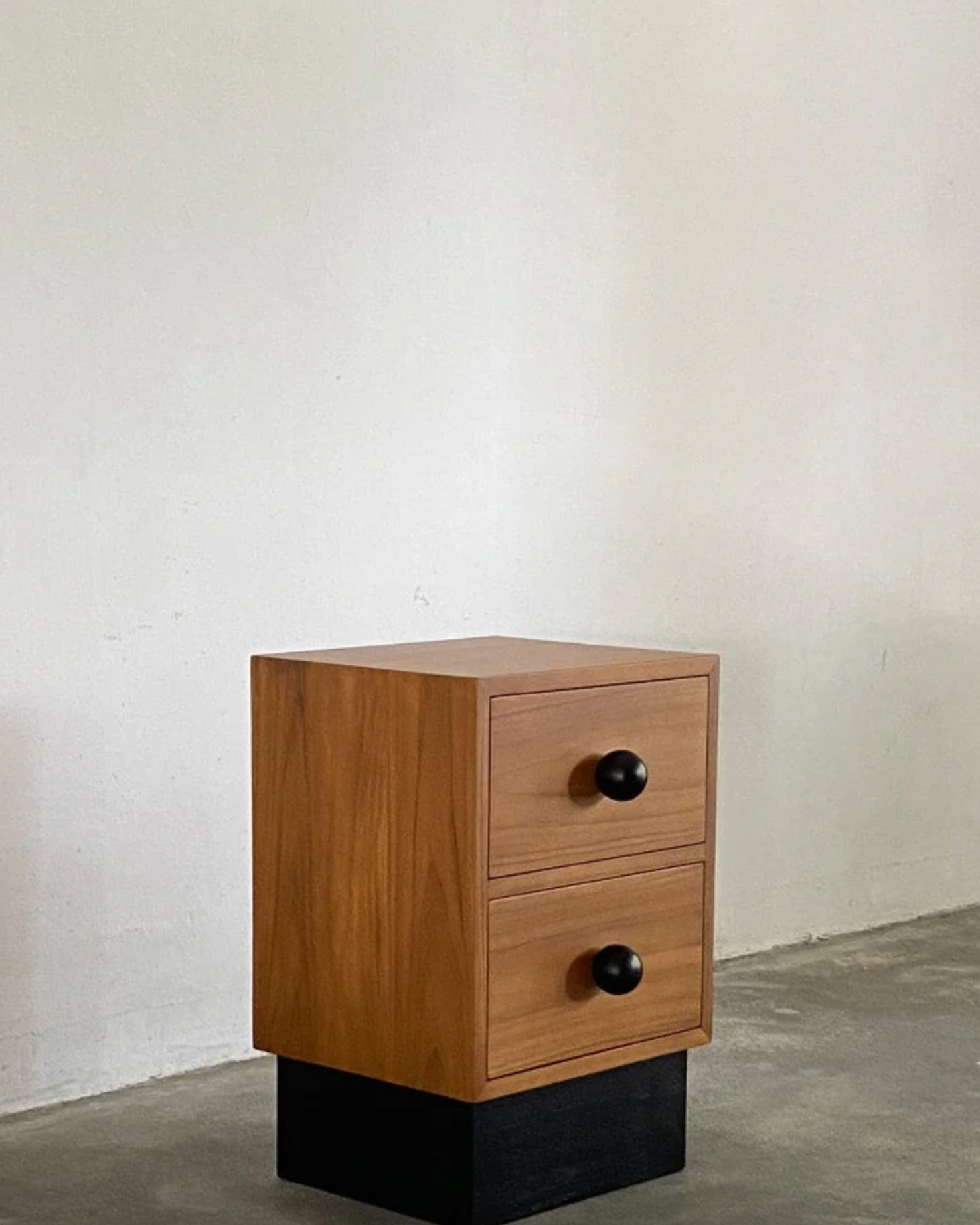 Mamum Side Table