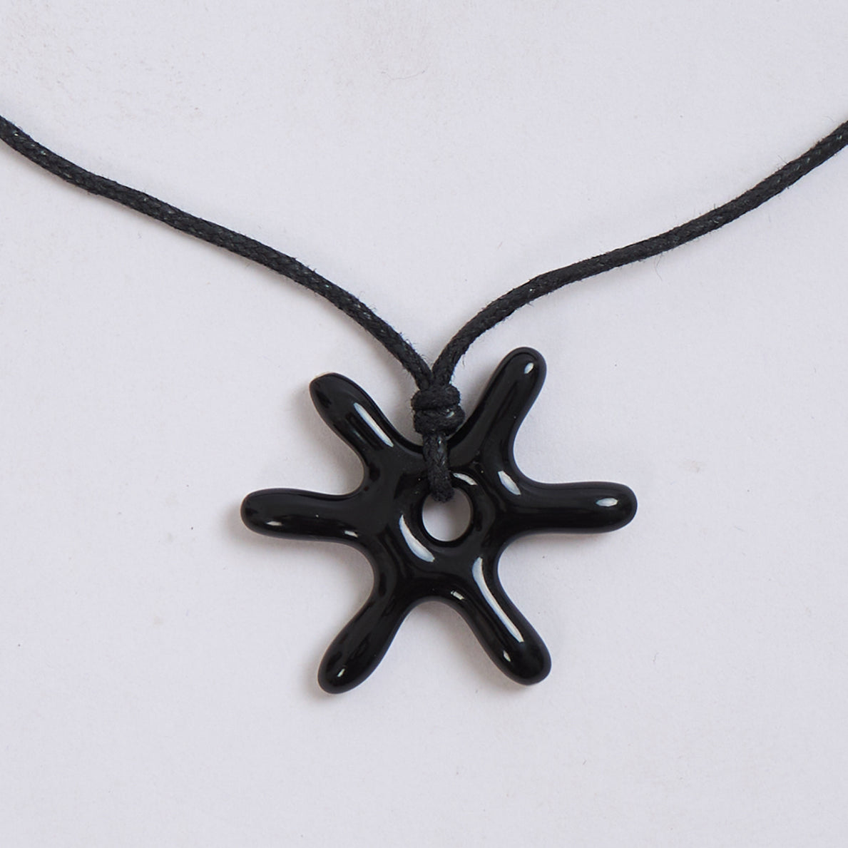 Spider Line Necklace (Black)