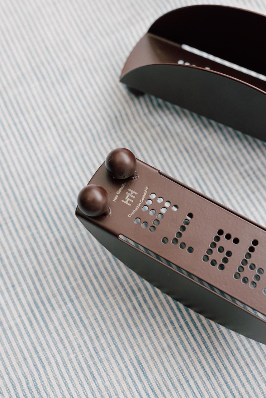 Mesa de Oro Dos by Hito Estudio